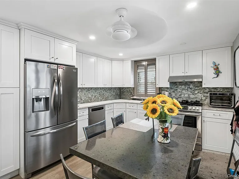 31 Julian Pl #1S — Photo 4
