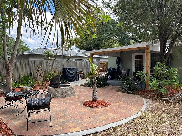 N Lotus Dr — Photo 20