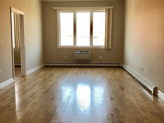 3rd image of 916 Manhattan Ave APT 4F
