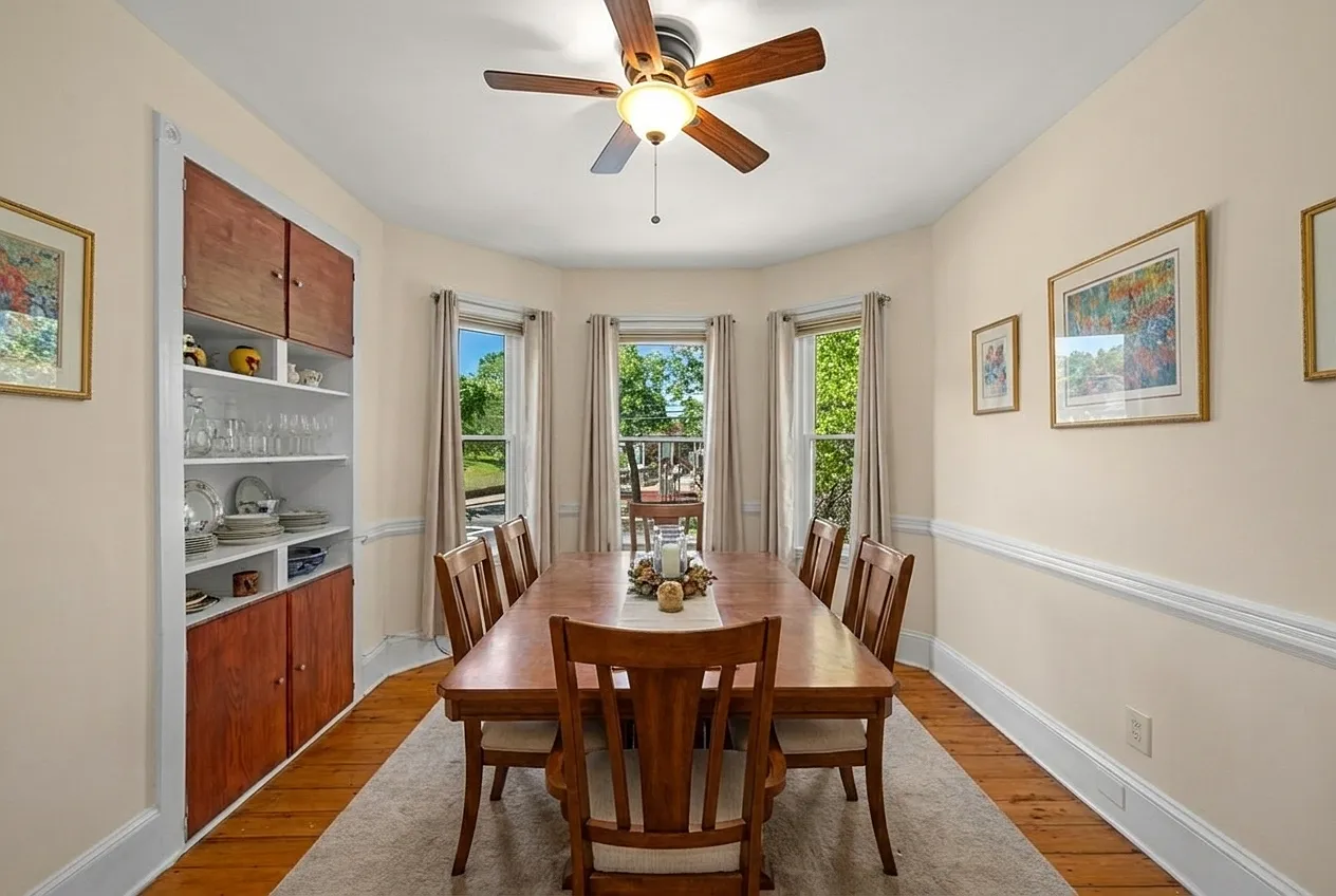2 bed, 820 sqft, $2,600 — Photo 2
