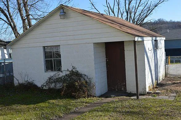 818 Gaston Ave — Photo 8
