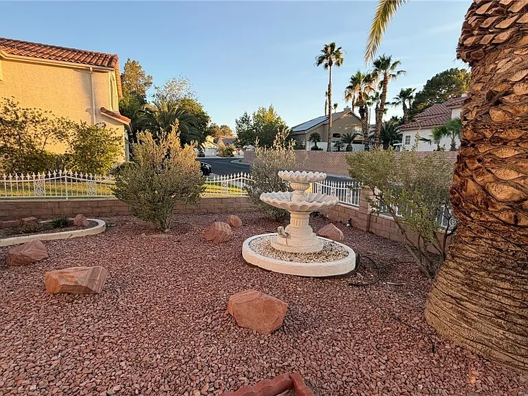 4844 Jadero Dr — Photo 2
