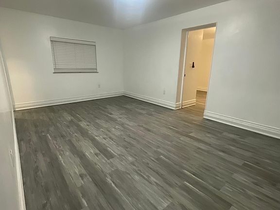3rd image of 575 Glenrose Ln