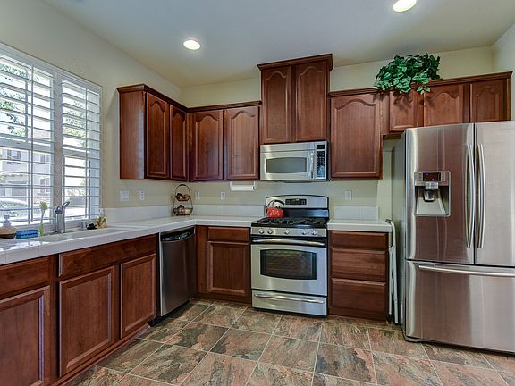 5th image of 71 Chambord Way