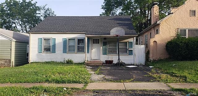2nd image of 132 Deane Ct