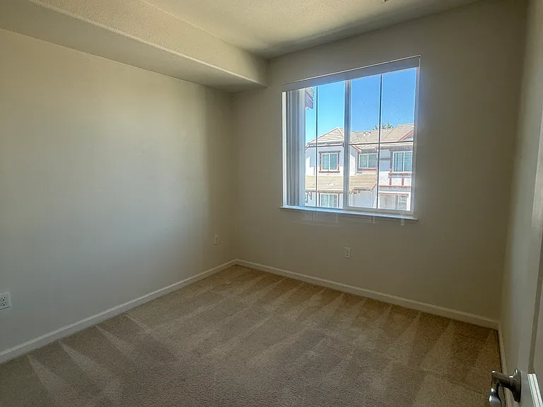 Diamond Creek Condominiums/ Apartments — Photo 22