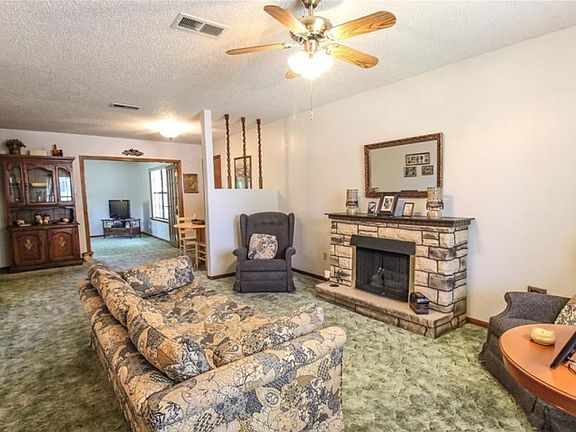 3rd image of 3908 Peaks Dr