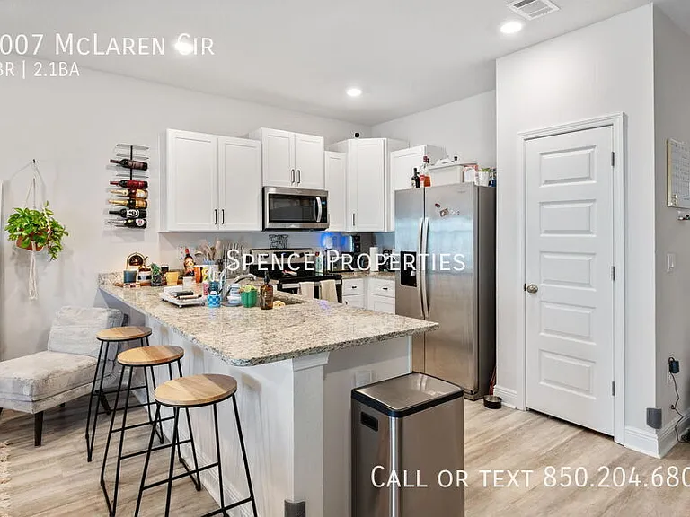 1007 McLaren Cir — Photo 4