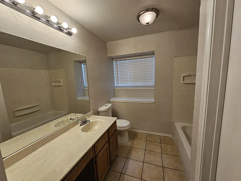 3813 Dorchester Dr — Photo 12