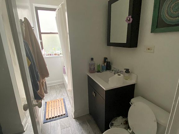 2nd image of 1253-1255 W Henderson St #1253-1G
