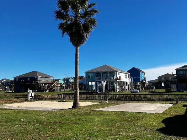 1986 Avenue F, Crystal Beach, TX 77650