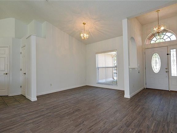 3rd image of 1301 Lochbreeze Way