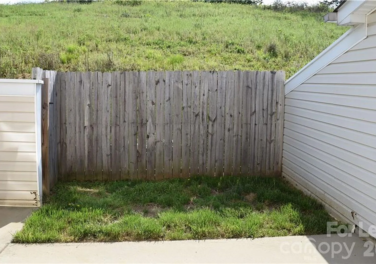 Remodeled 2 bedroom 2.5 bathroom townhome — Photo 2