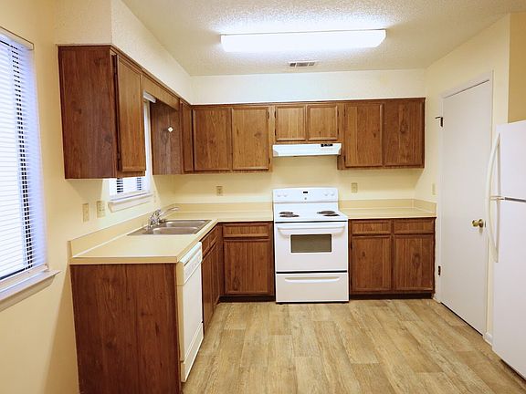 5th image of 641 Virginia Oak Ct