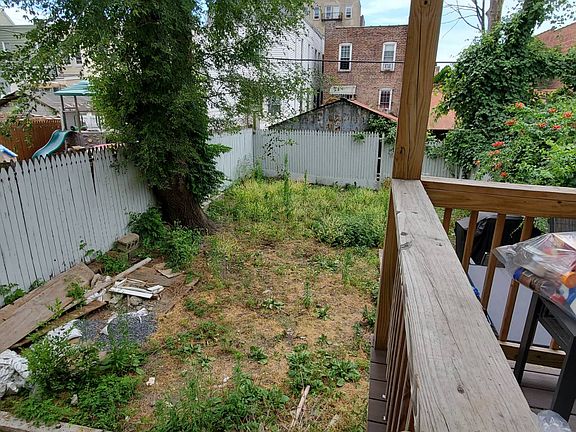 5th image of 648 E 228th St