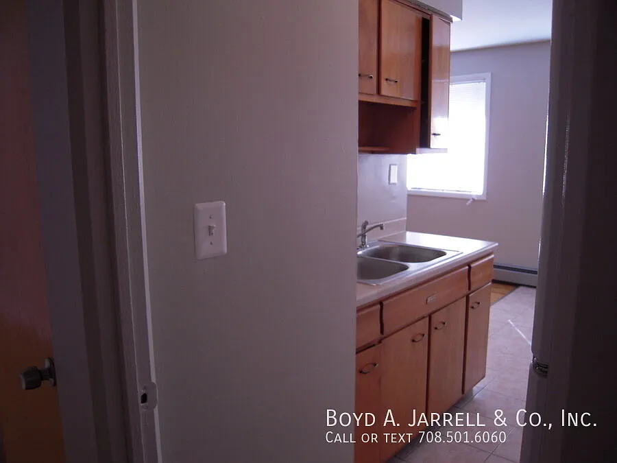 2 Bedrooms Heat Included, Tenant Pays Electric — Photo 2