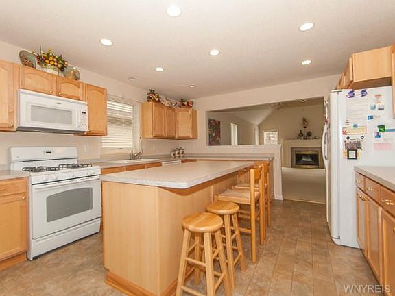 5th image of 243 Lord Byron Ln