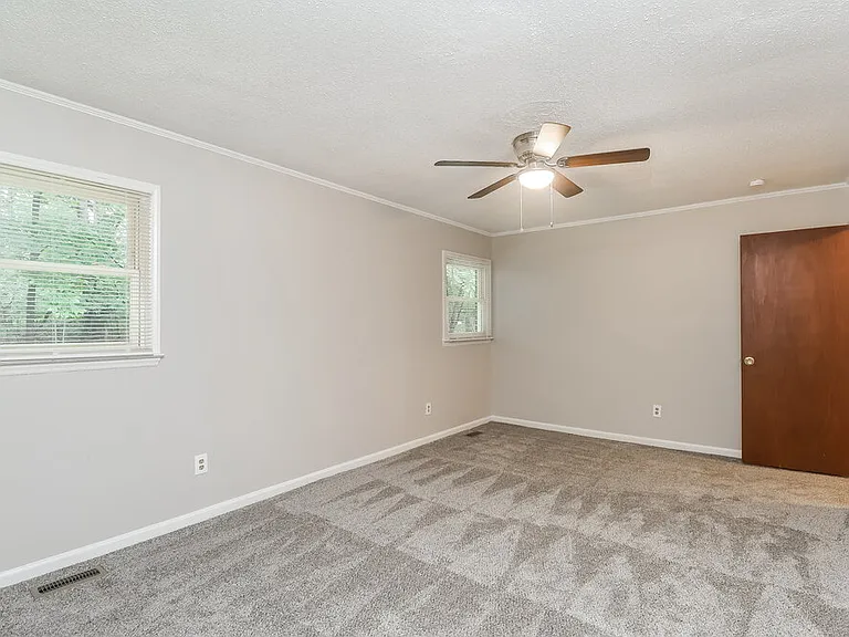 2124 Fox Hunt Dr — Photo 9