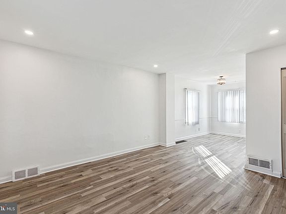 5th image of 4536 Longshore Ave