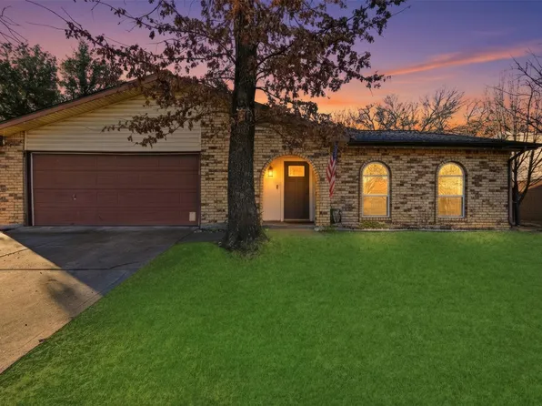 3736 Walnut Dr, Bedford, TX 76021