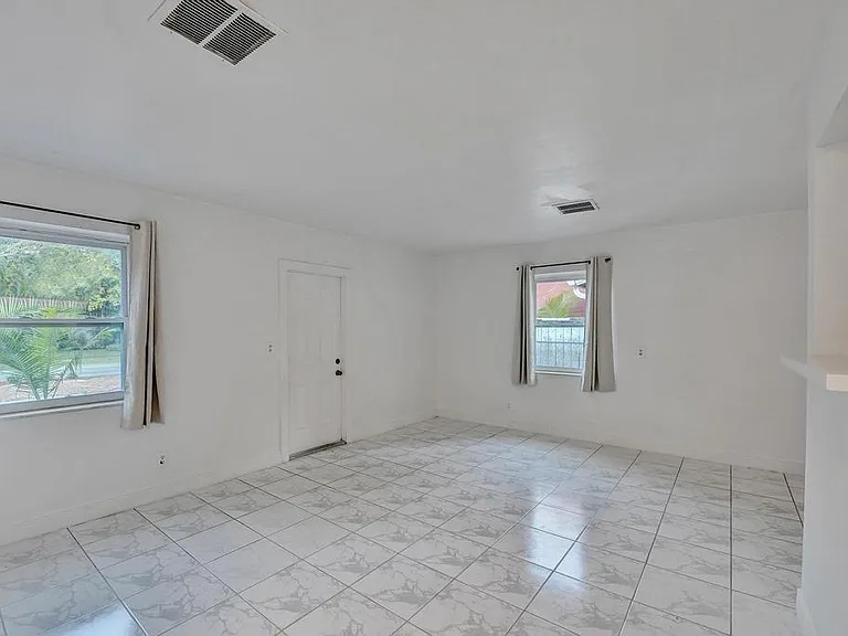 1836 SW 9th Ave — Photo 7