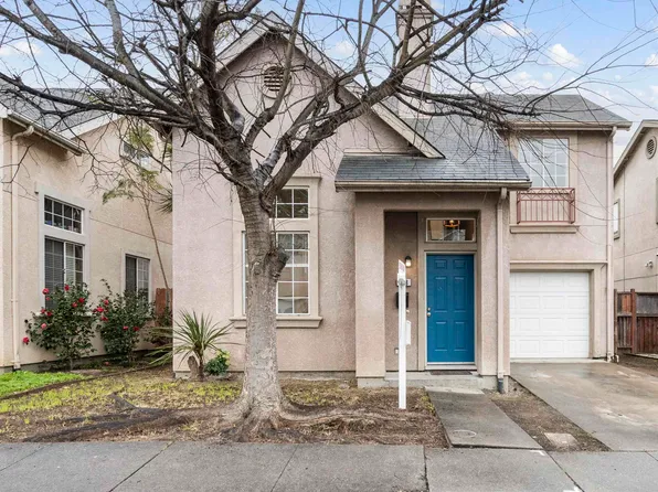 958 Village Cir, Oakland, CA 94607