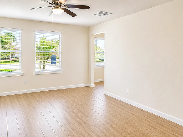 1311 Emma Dr — Photo 2