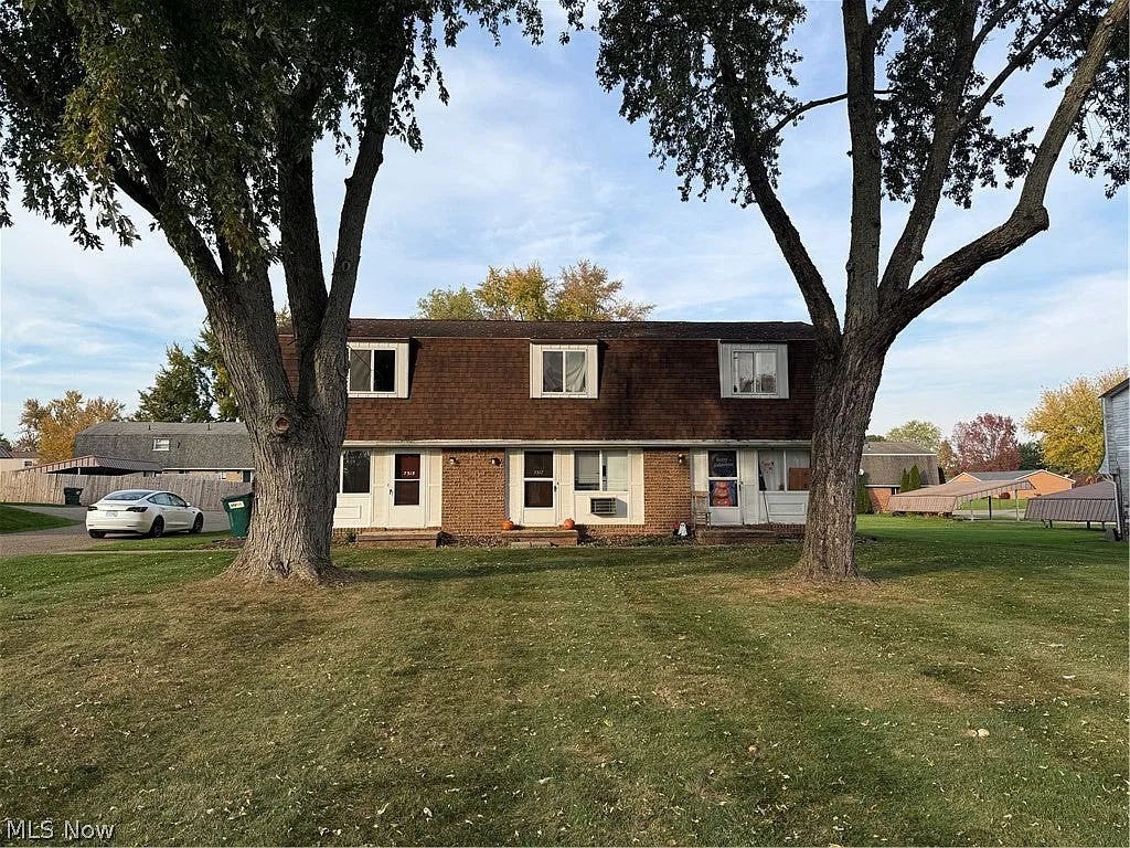2 bed, 832 sqft, $1,000 — Photo 1