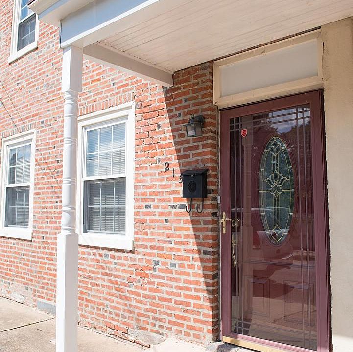 2nd image of 215 Market St