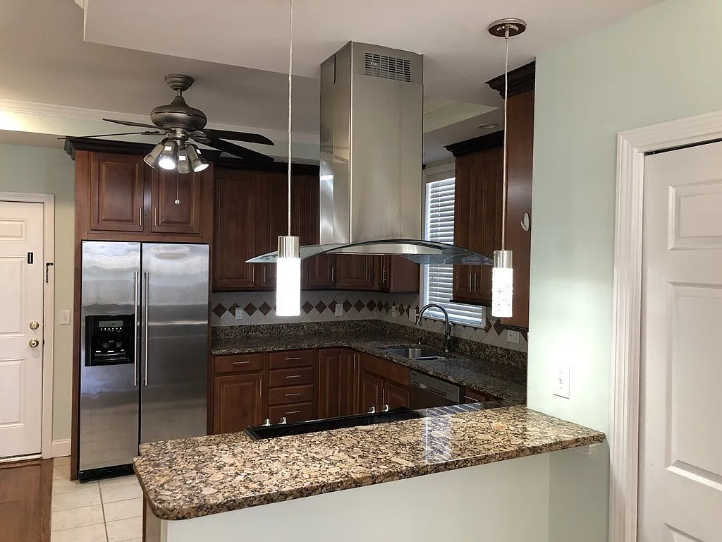 2 bed, 1.5 bath, 1264 sqft, $3,000 — Photo 3