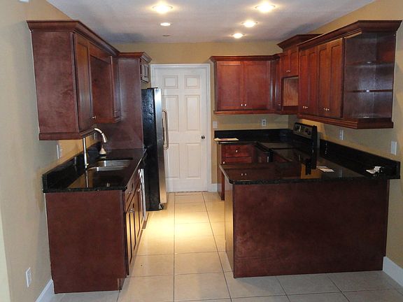 3rd image of 12060 Club Woods Dr