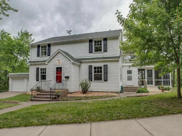 1812 Summit St, Eau Claire, WI