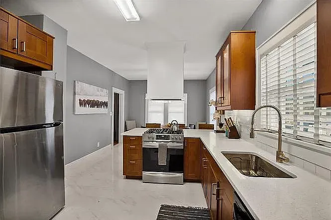 5 bed, 2984 sqft, $7,400 — Photo 4