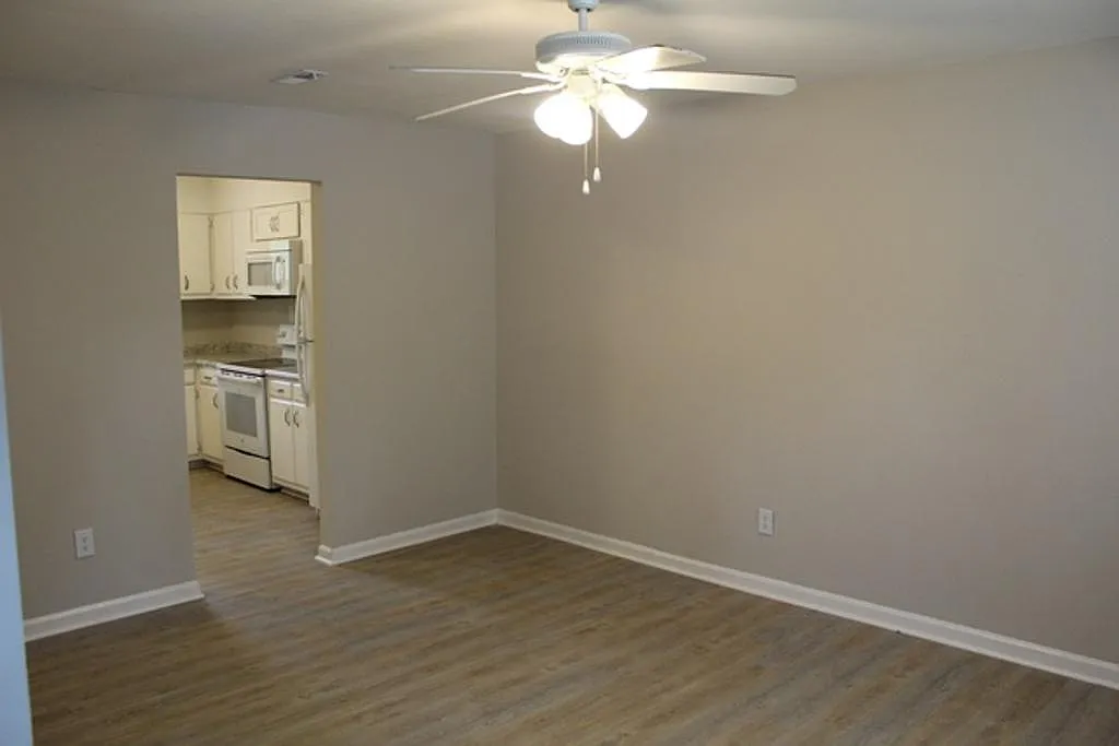 2 bed, 825 sqft, $995 — Photo 2