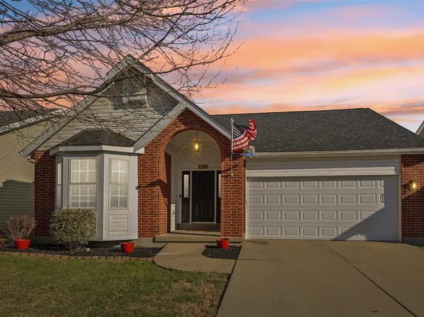 2834 Brookmeadow Dr, Belleville, IL 62221