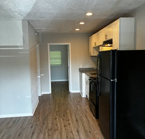 2150 Inwood Ter #8 — Photo 1