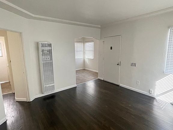 4th image of 4416-4430 Kansas St #4420