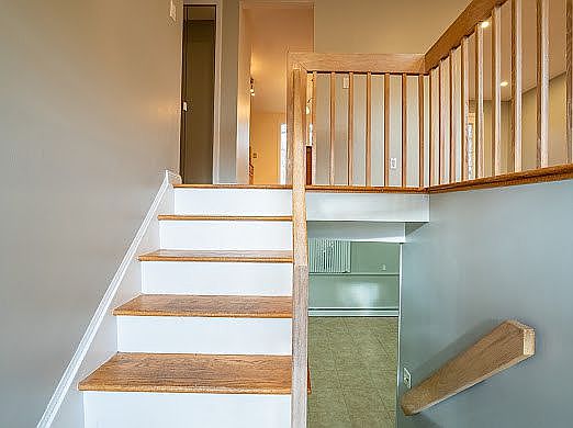 4th image of 49 Laura Dr