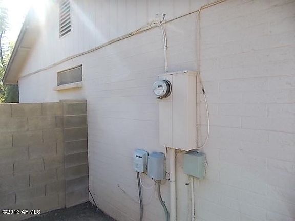 5th image of 1035 W Manhatton Dr