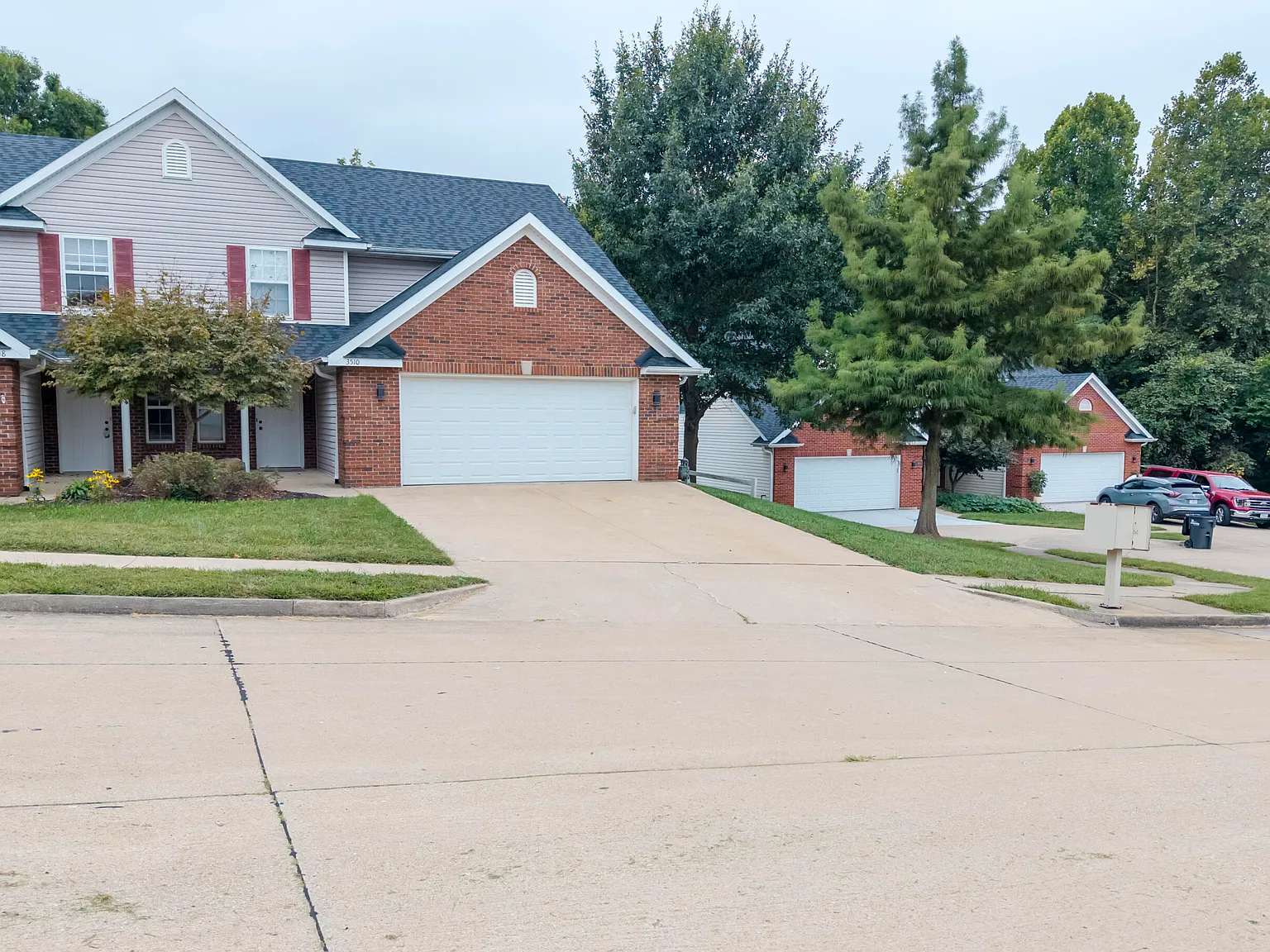 3 bed, 2.5 bath, 1600 sqft, $1,795 — Photo 3