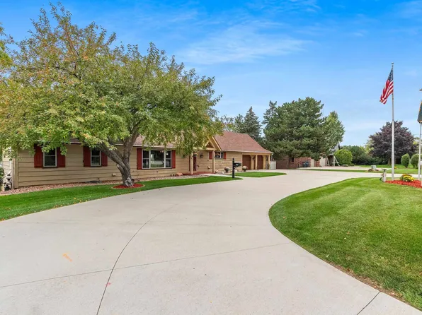 2424 Riverside Dr, Green Bay, WI 54301