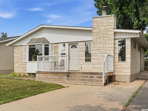2nd image of 310 Douglas CRESCENT