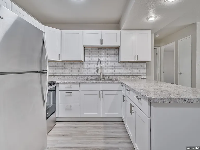 335-339 407 Southtowne Dr — Photo 82
