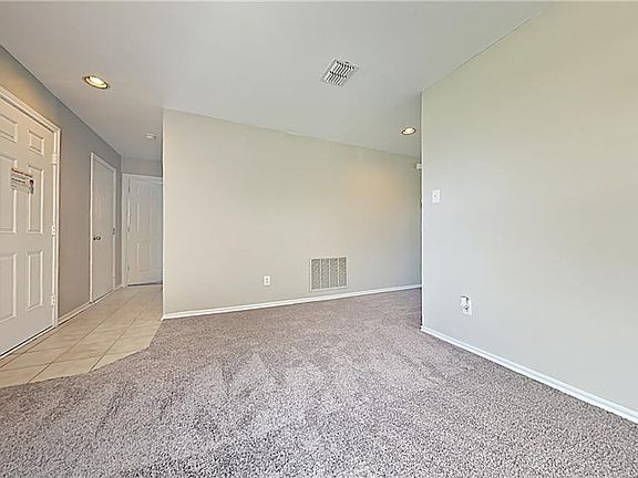 3rd image of 609 Preston Dr
