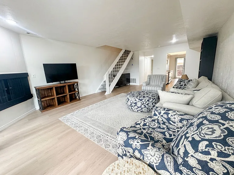 5239 S Gravenstein Park — Photo 1
