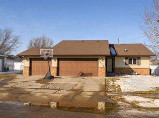 1405 4th Ave NE, Mandan, ND 58554