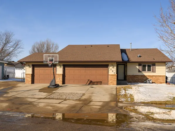 1405 4th Ave NE, Mandan, ND 58554