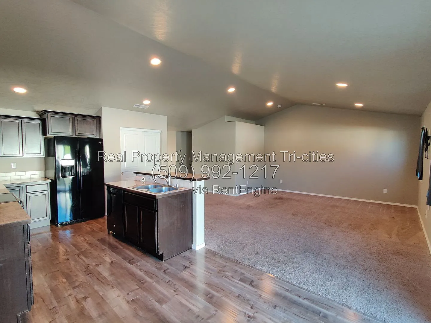 3 bed, 2.0 bath, 1385 sqft, $2,295 — Photo 2