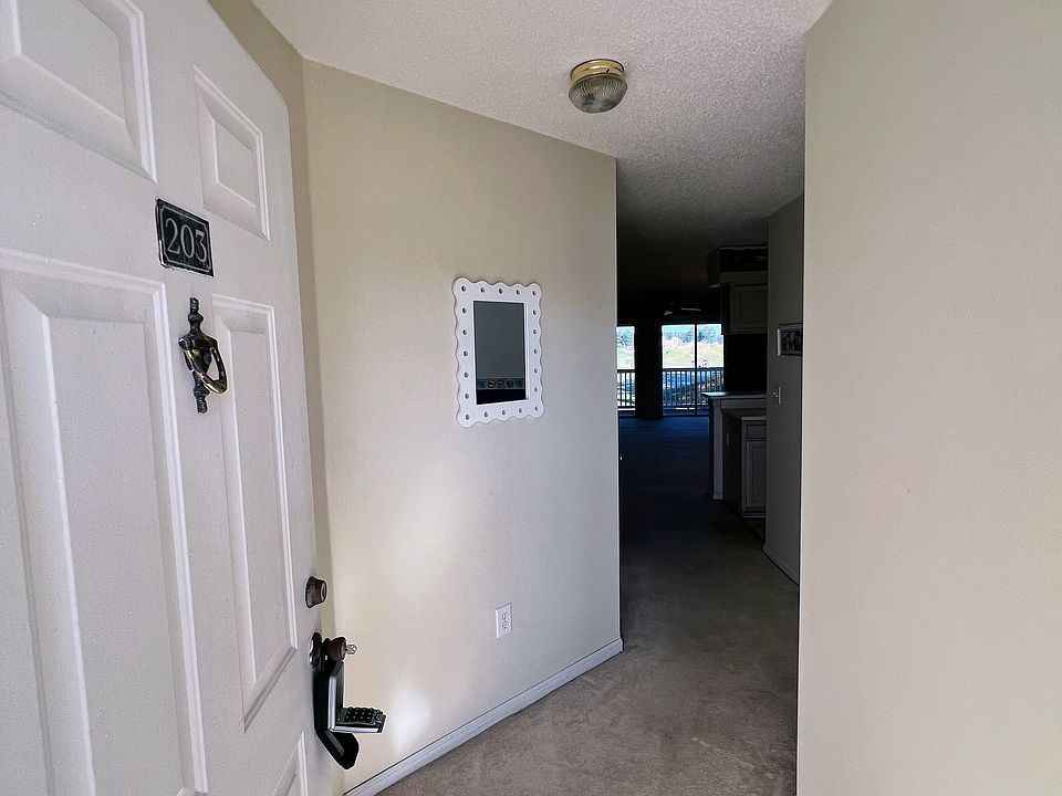 5050 Windsor Green Way Front Entryway_10212025