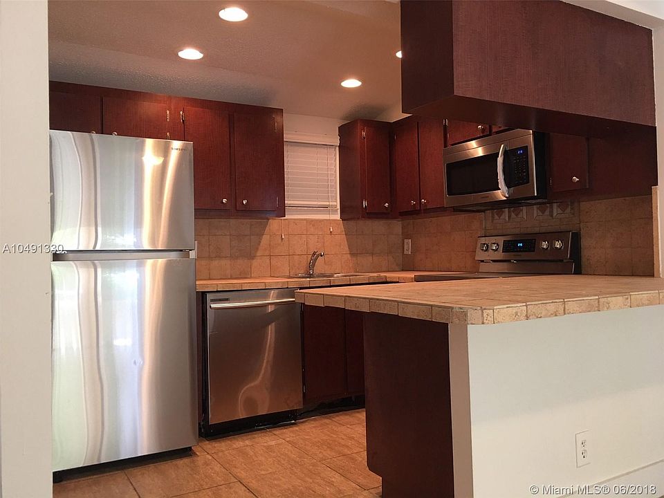 1st image of 8290 Lake Dr APT 333